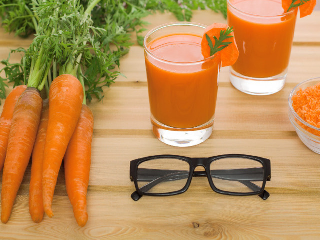 Морковный сок восстанавливает зрение.