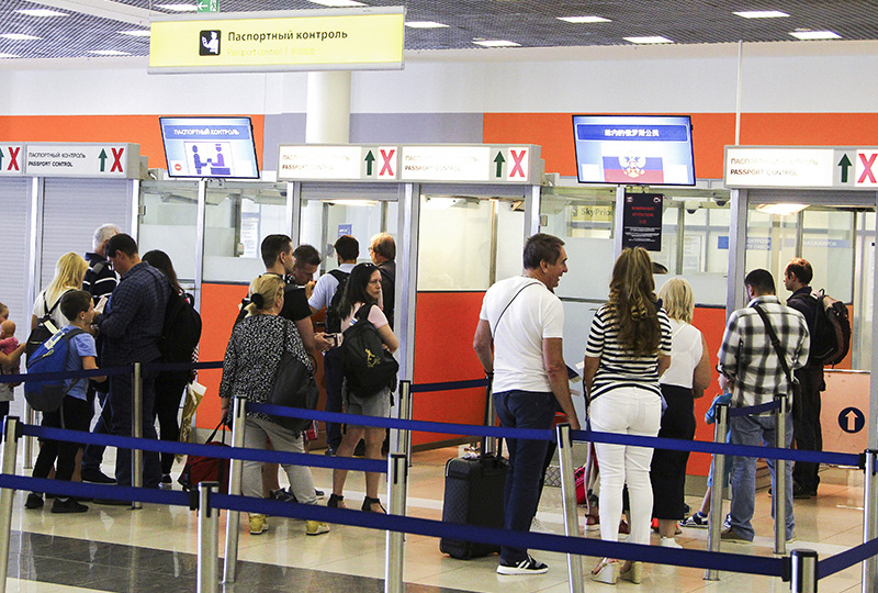 Электронные повестки и выезд из России: что реально происходит в 2026 году