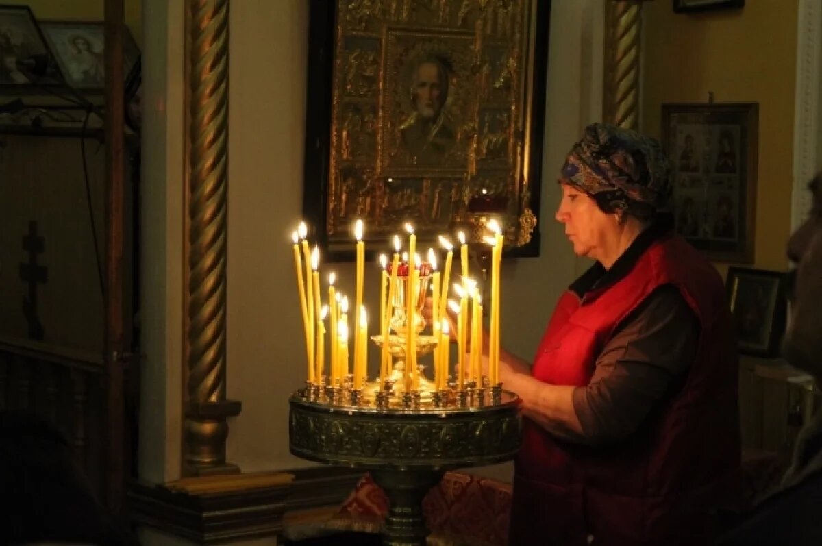    Котлеты в сметане и блины кружевные.