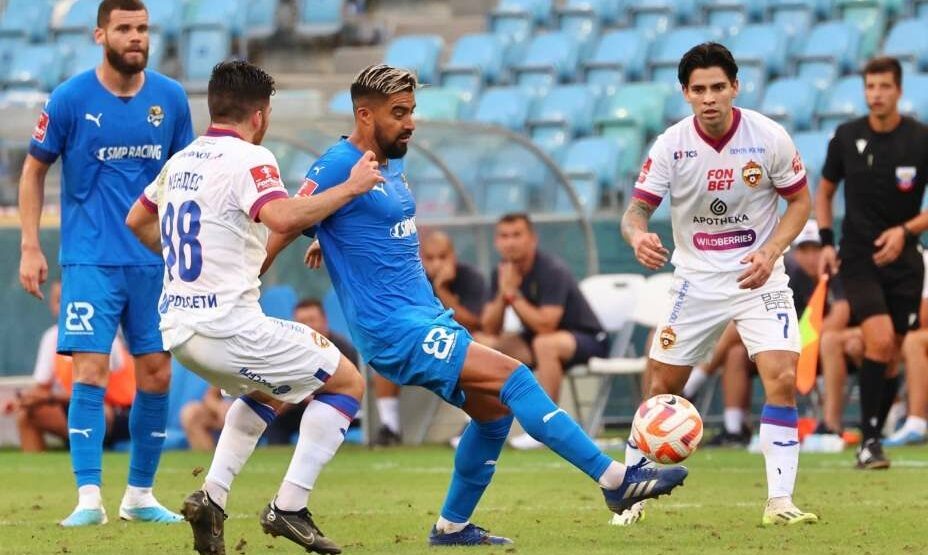    Кристиан Нобоа (в центре) возвращается в Россию с собственным брендом кофе. Фото: Соцсети ФК «Сочи»