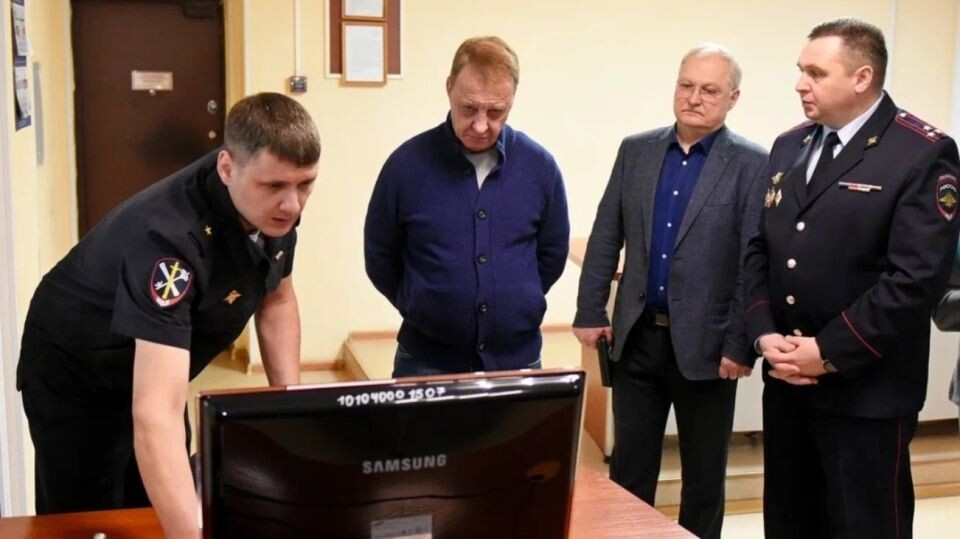    Вячеслав Франк ознакомился с работой системы безопасности Барнаула в праздничные дни. Источник: barnaul.org
