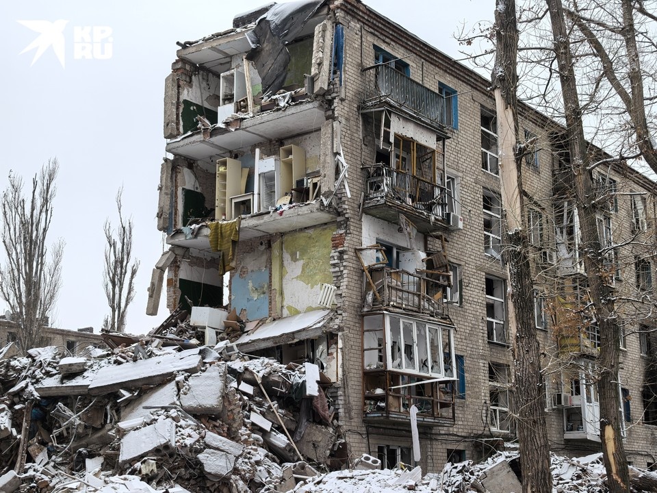    Донецкая область. город Авдеевка. Жилой дом, разрушенный в результате боевых действий. Юлия АНДРИЕНКО