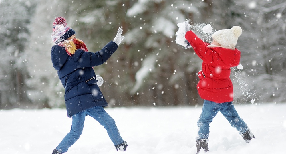 Укрепить иммунитет и поднять настроение: 5 зимних бесплатных развлечений для семей с детьми
