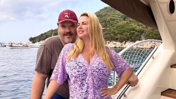 Анна Семенович отдыхает с возлюбленным в Таиланде на шикарной вилле