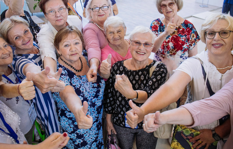 Пенсионеры фото Яндекс