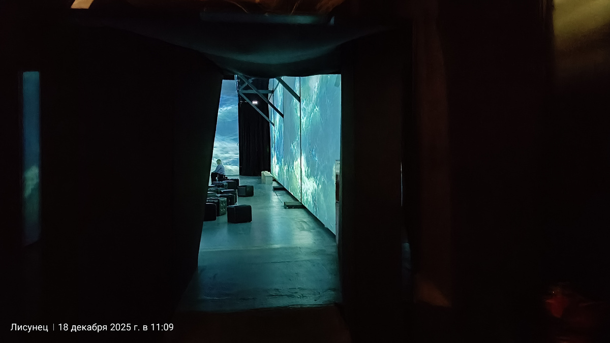 Вход на выставку.фото автора.