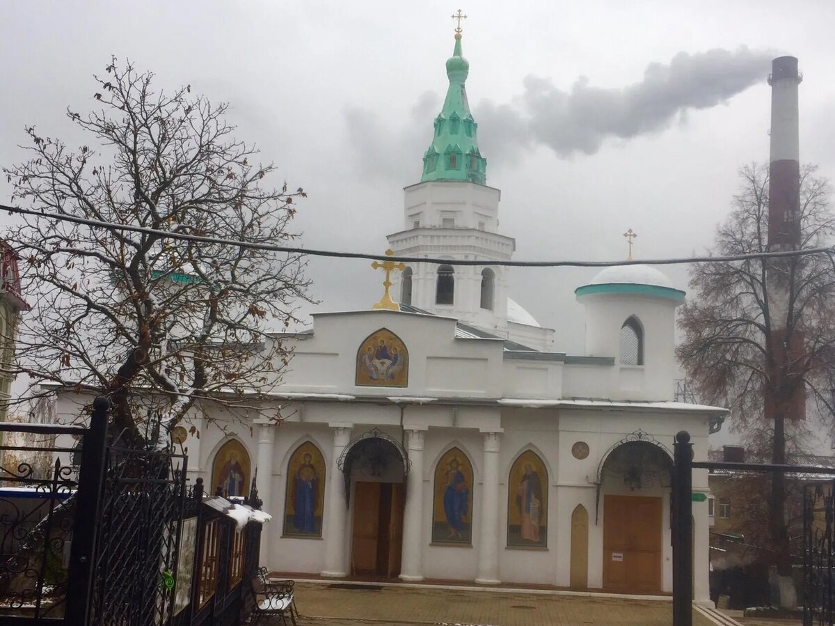Свято-Троицкий Храм в женском монастыре .  Фото моё. 
