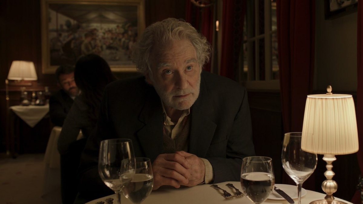 Альфонсо Куарона за сериал «Все совпадения не случайны» можно похвалить хотя бы за то, что напомнил о существовании такого великолепного актёра, как Кевин Клайн