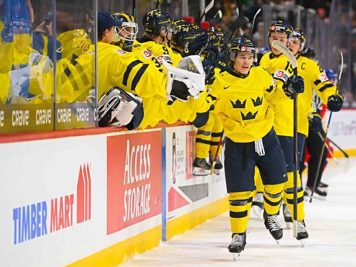    Хоккеисты сборной Швеции на молодежном чемпионате мира | © Фото : iihf.com