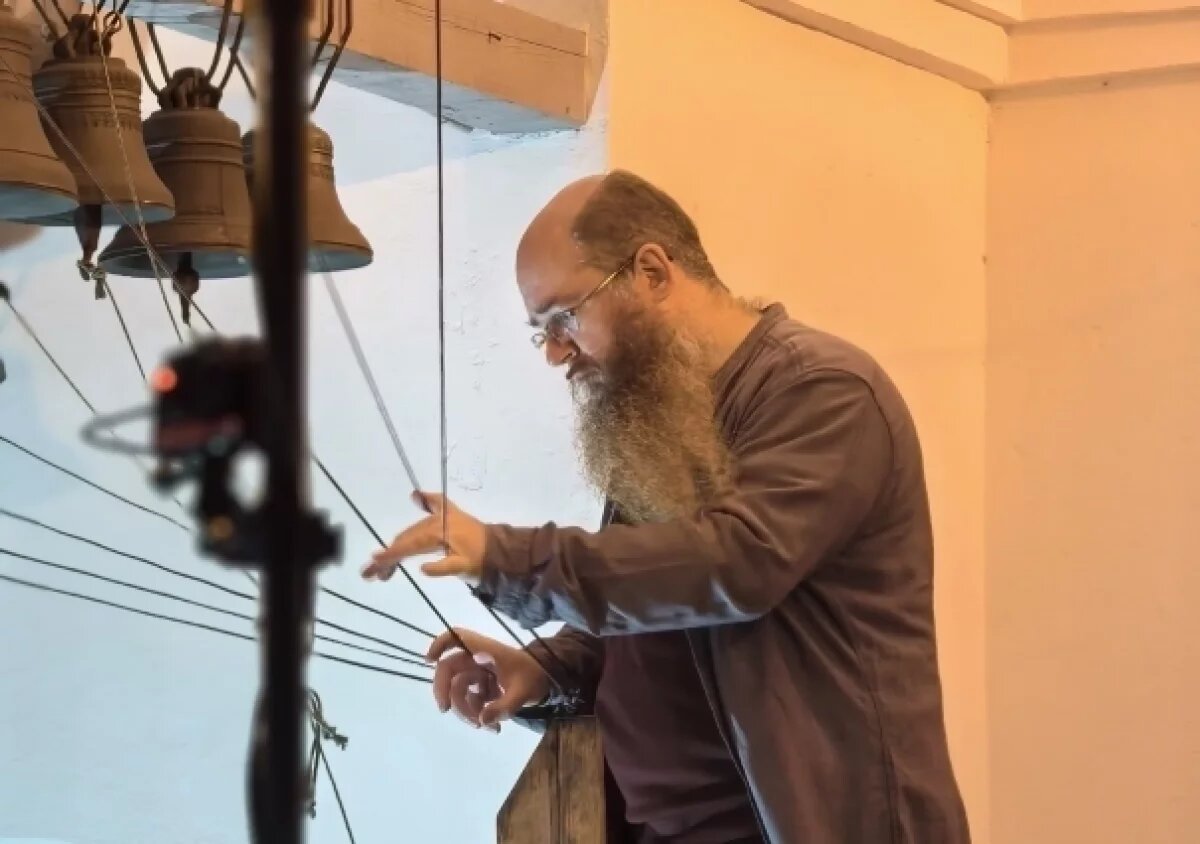    Со своей колокольни.