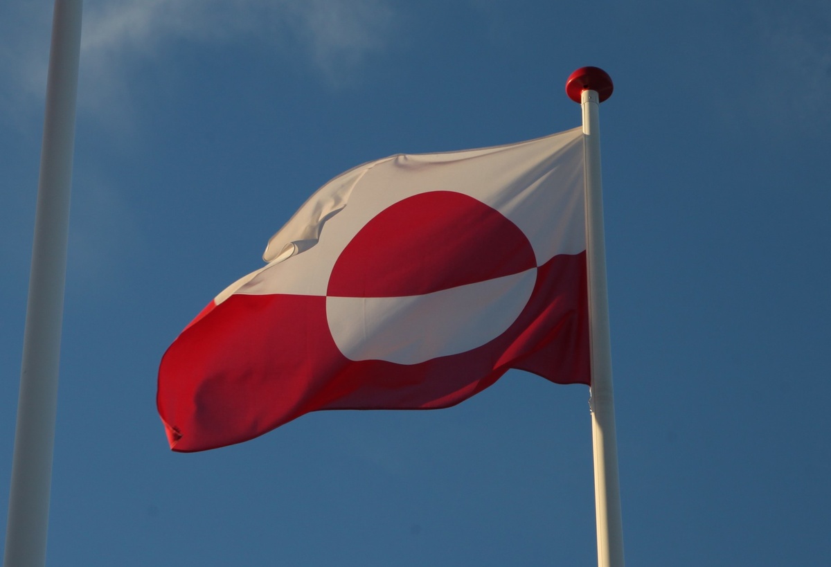     Флаг Гренландии / Gettyimages.ru / Steffen Trumpf / picture alliance