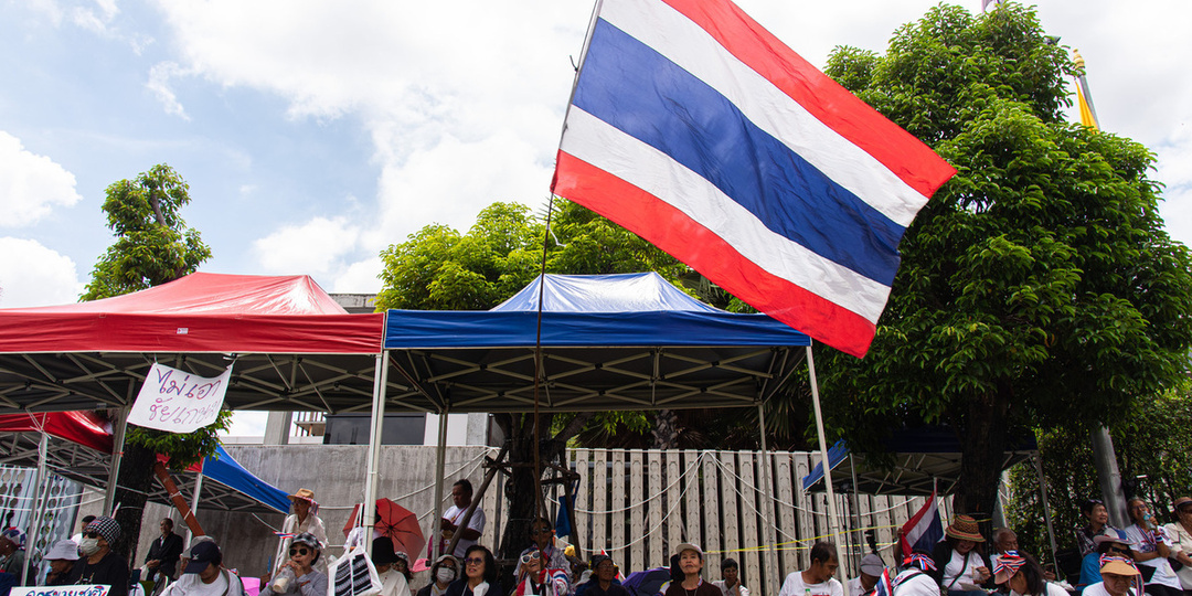 На границе двух враждующих стран в Азии военные вновь открыли огонь