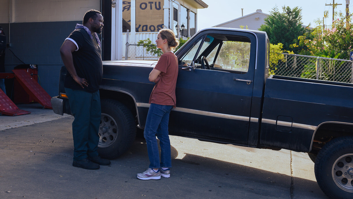 Фильм про экс-военную «Мост через озеро» предлагает зрителю один из самых неординарных экранных дуэтов