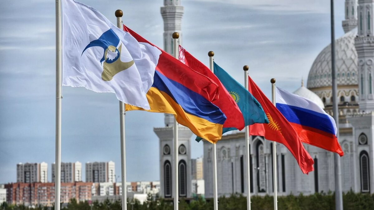 Флаги стран ЕАЭС / © Sputnik