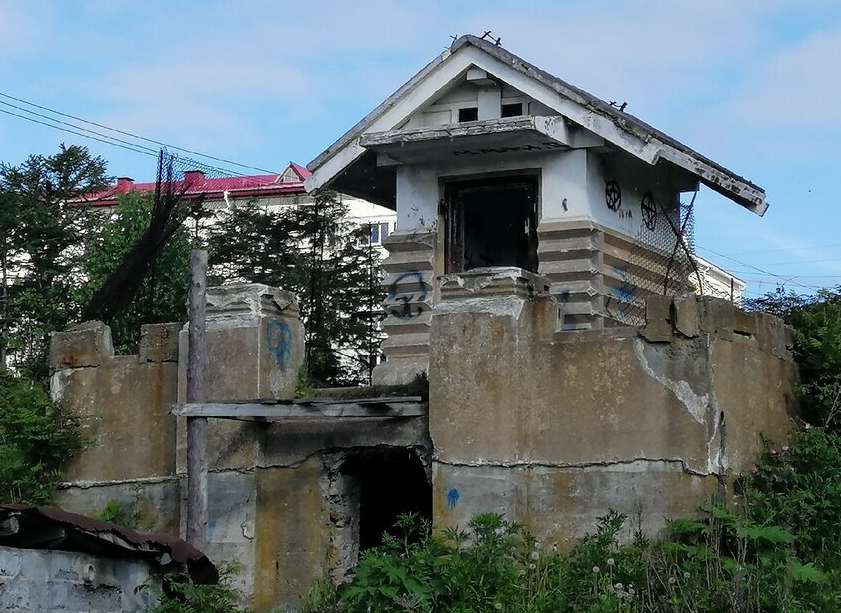Школьный павильон хуанден в Корсакове
