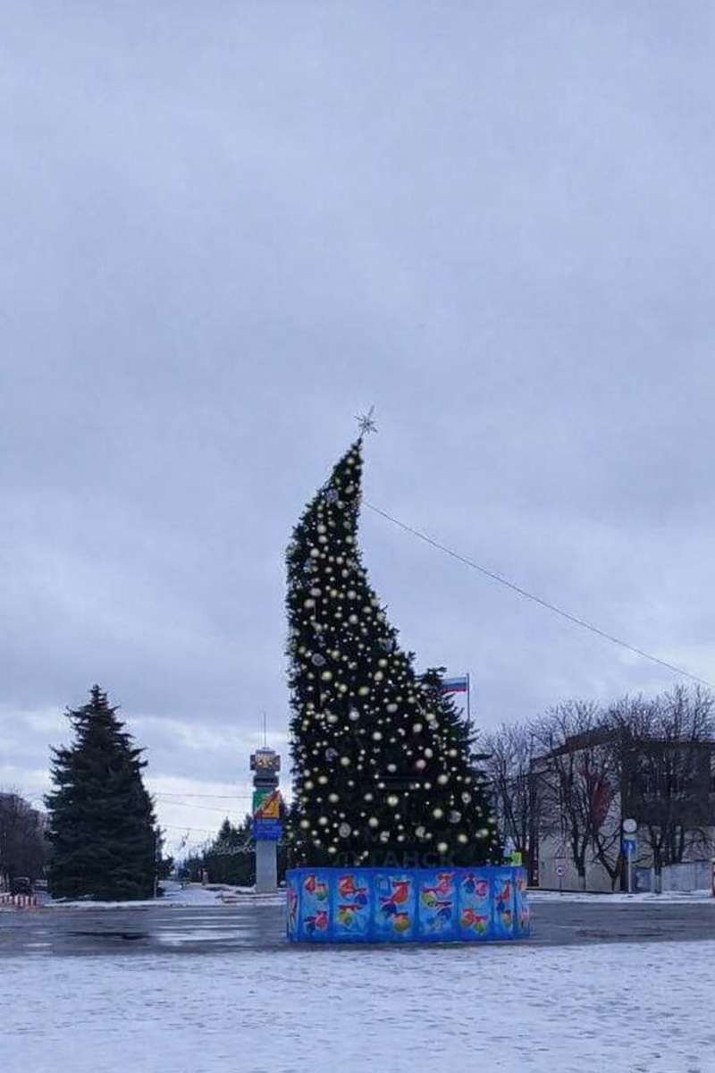 Ёлка в Первомайске. Взято из интернета. Все права принадлежат авторам фотоснимков. 