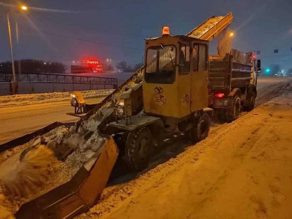    Очистка улиц от снега в Барнауле. Источник: администрация Барнаула