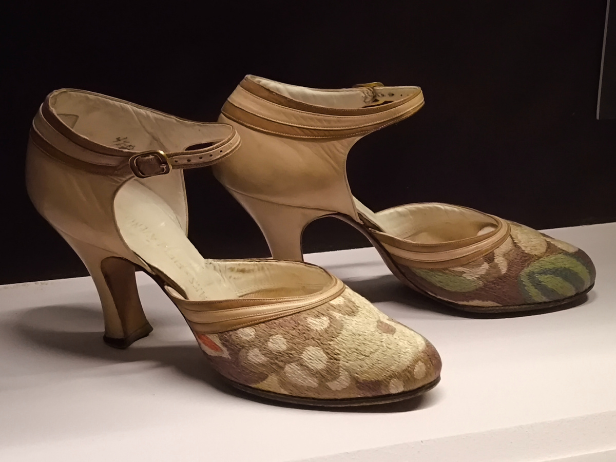 Sax Fifth Avenue, Нью-Йорк, США, 1925, кожа.