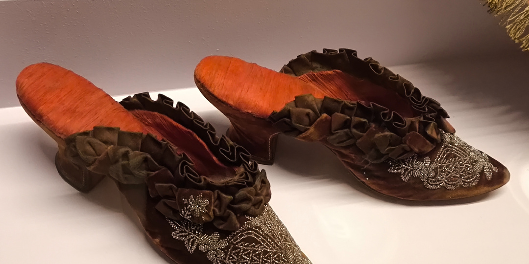 В таких туфлях уже редких дам увидишь..