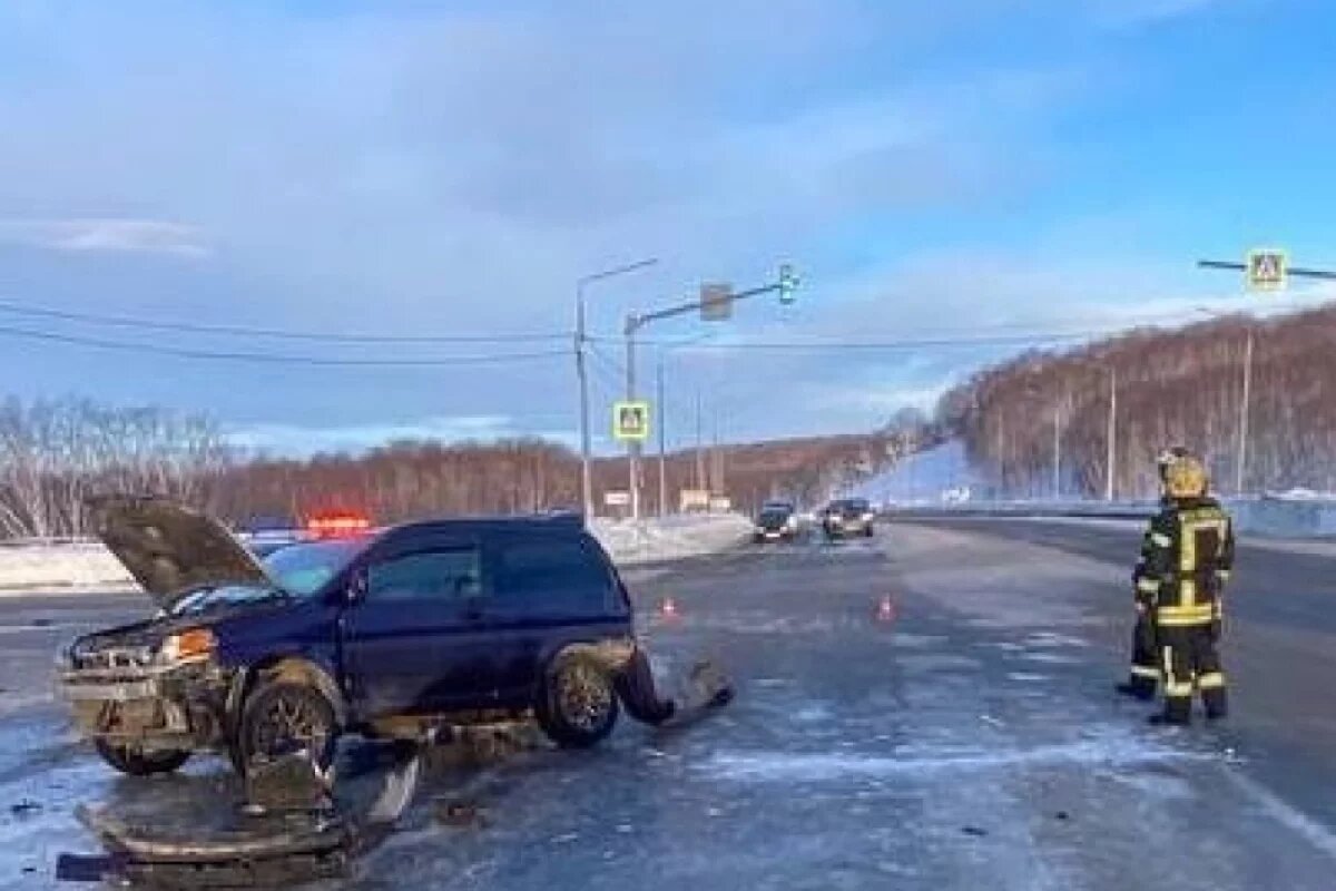    В Елизове трое человек пострадали в тройном столкновении на перекрёстке