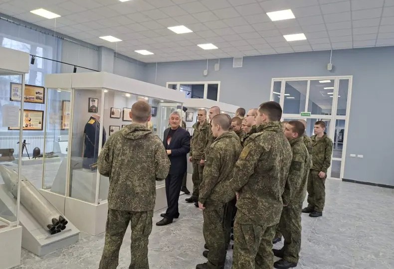 В городском музее прошла экскурсия для бойцов батайского гарнизона