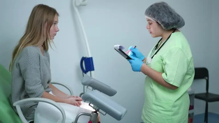 – Избавься от него. Решай. Родишь – алименты будешь через суд выбивать, небось наслышана, как это долго и весело. Мне дети сейчас не в кайф