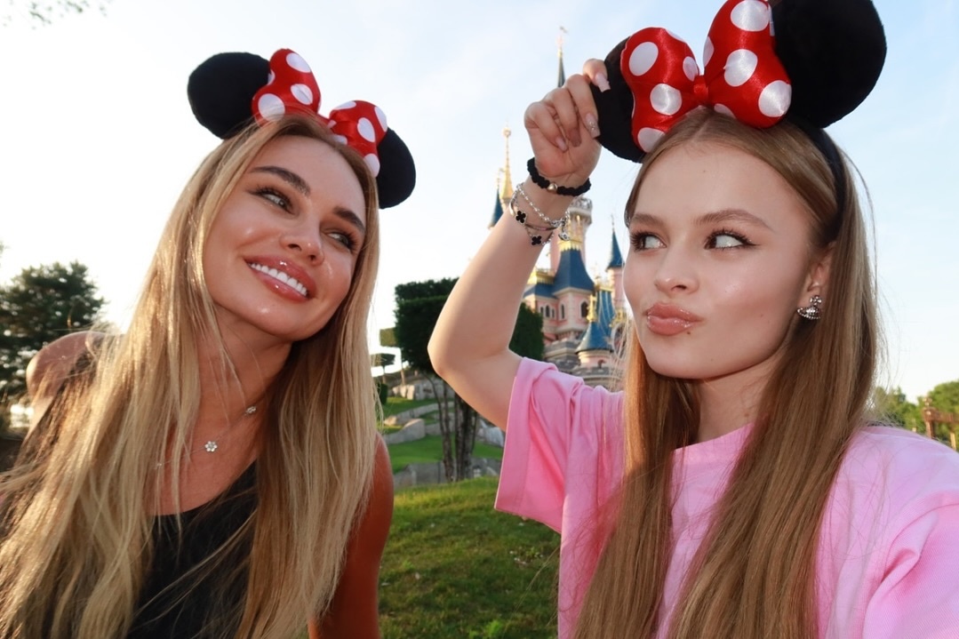    Ирина Маирко с дочерью в ДиснейлендеСоцсети Ирины Маирко