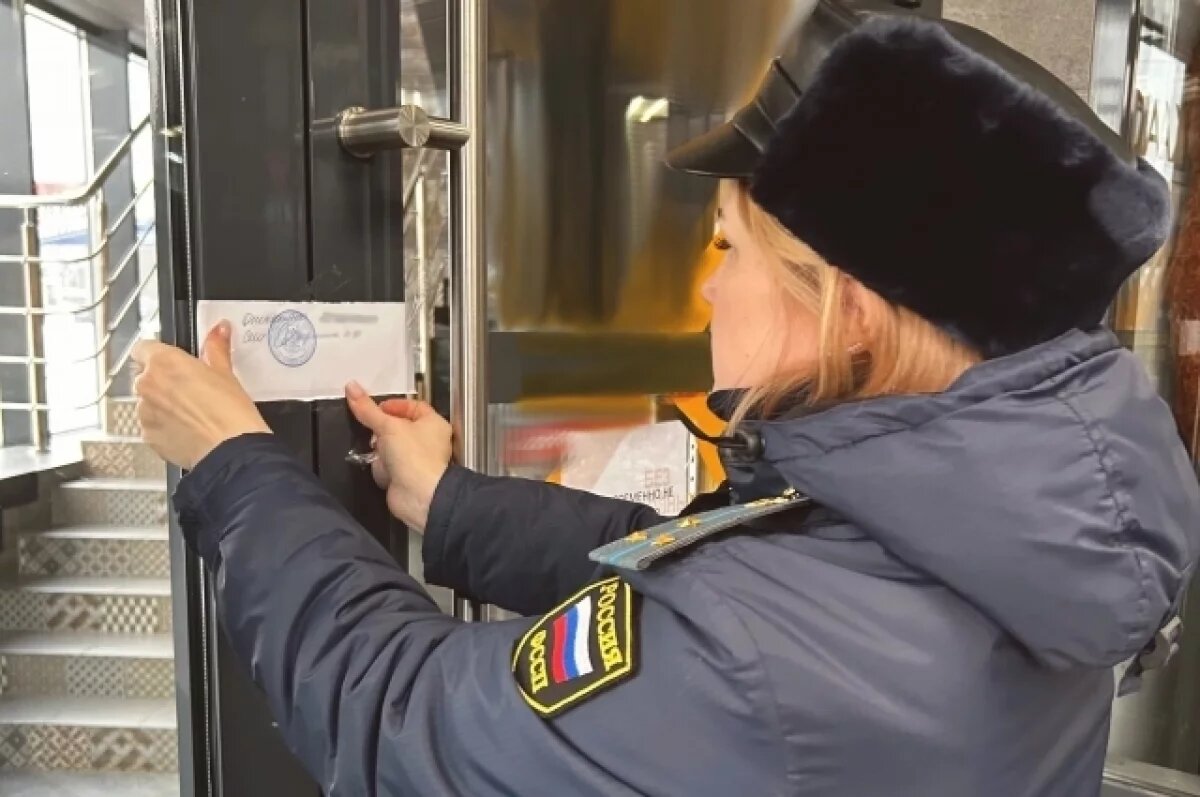    Мужчине не удалось скрыться от приставов в командировках.