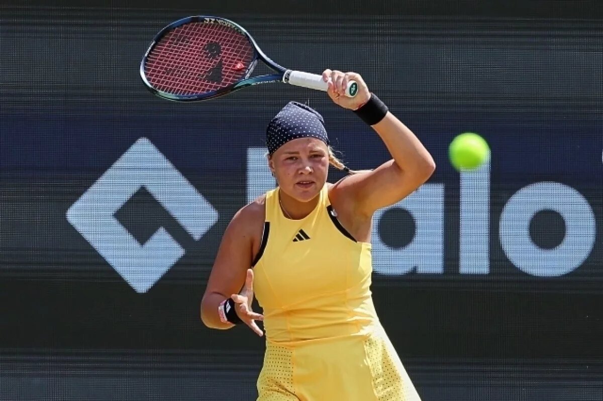    Шнайдер на турнире WTA выиграла матч со сменившей гражданство Потаповой