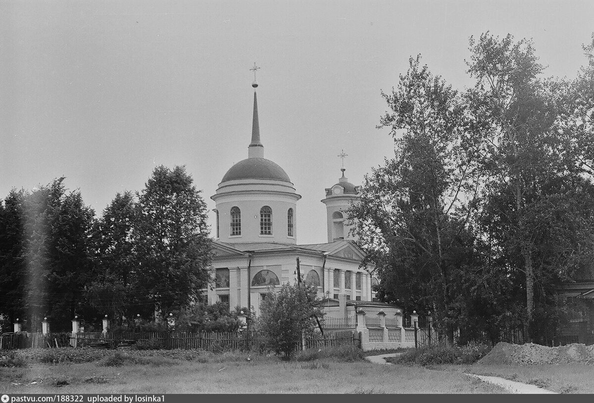 Фотография Покровской церкви, выполненная в 1983 г. Фотограф И. Нагайцев. С сайта: pastvu.com