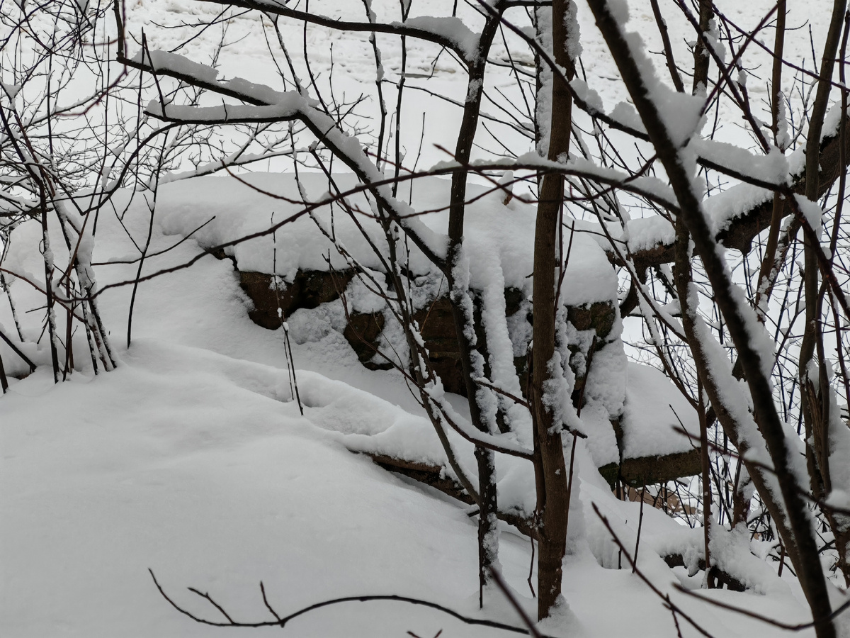 Со слов экскурсовода - это руины крепости.