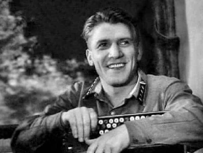 "Четыре брака и испытания": как сложилась личная жизнь звезды фильма «Трактористы» Николая Крючкова