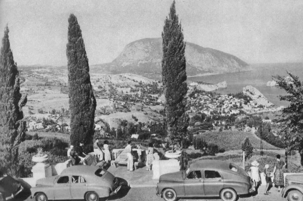    Окрестности Гурзуфа, 50-е годы.