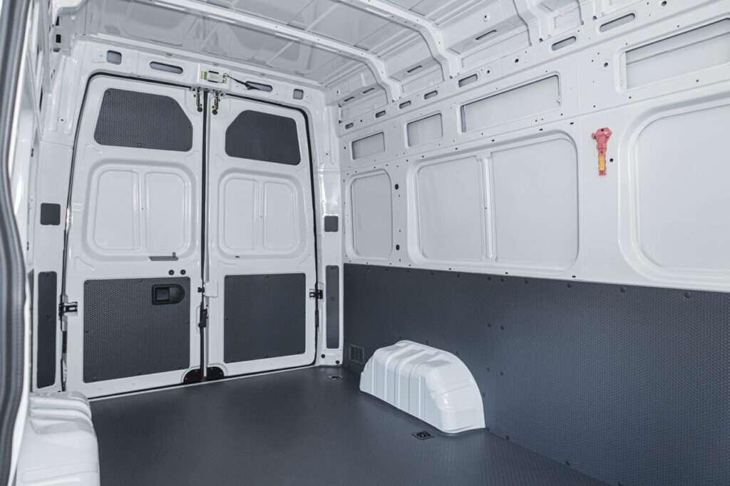    Небольшие арки задних колес — одно из достоинств переднеприводных фургонов