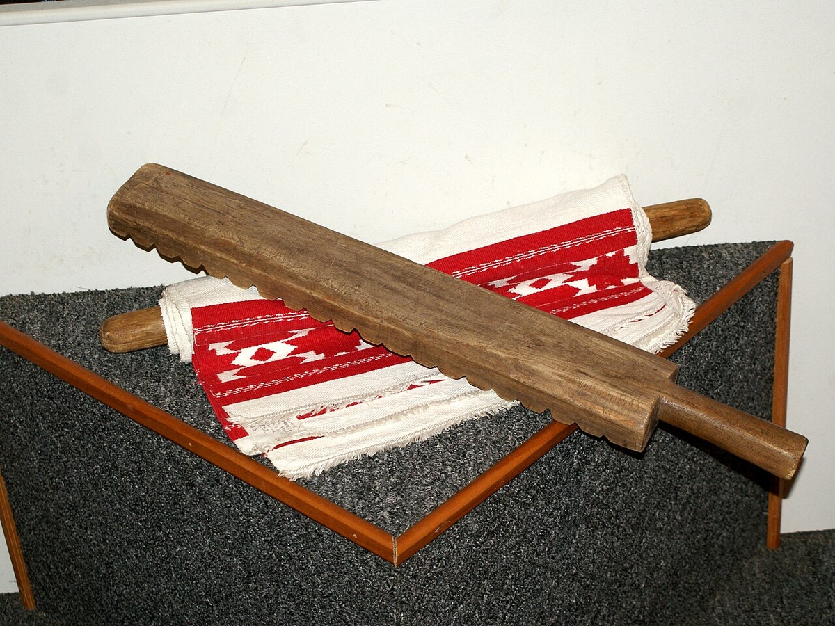 Рубель и валик. Слуцкий музей этнографии