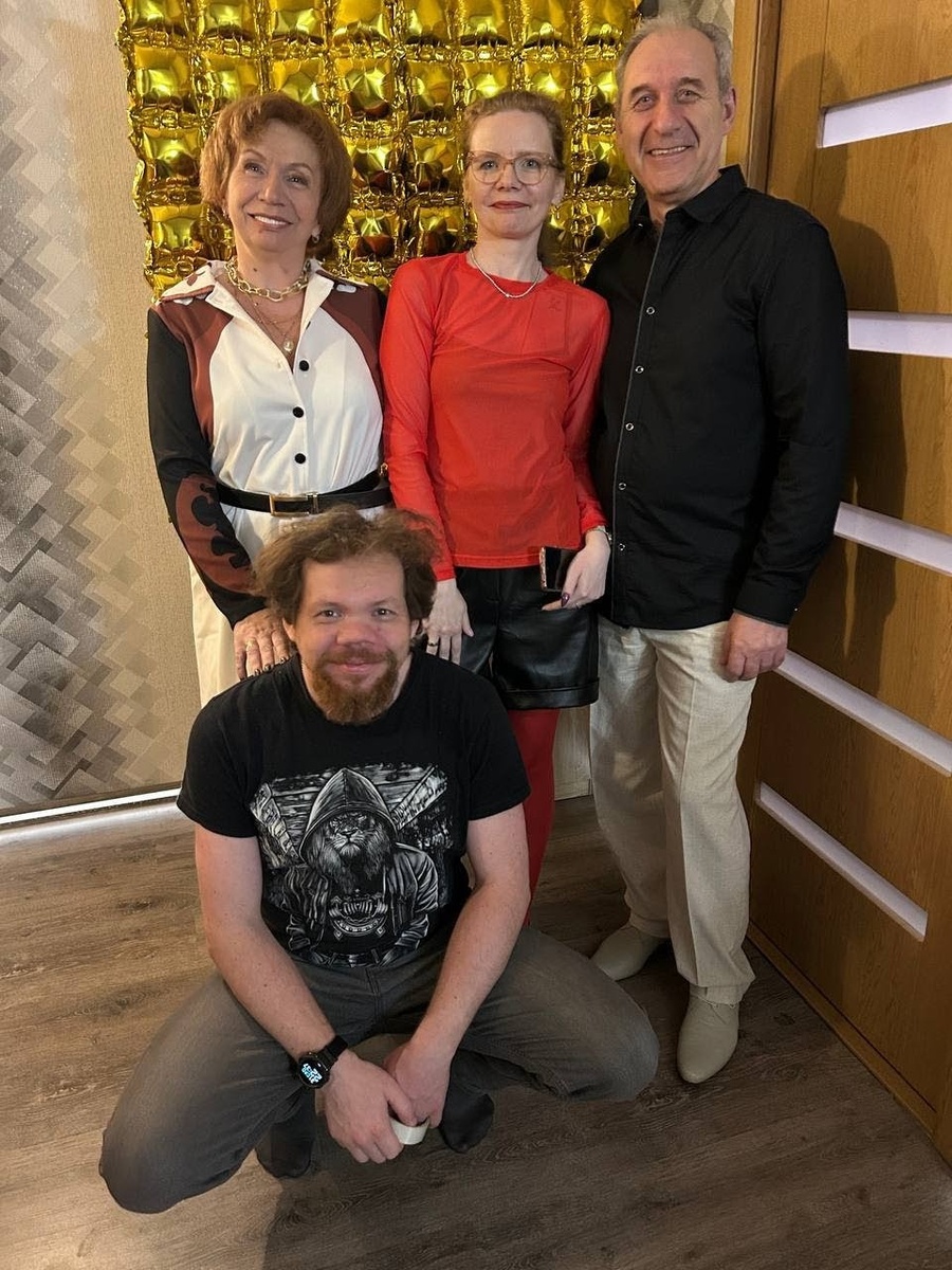 Здесь одного ребёнка не хватает - младшенького