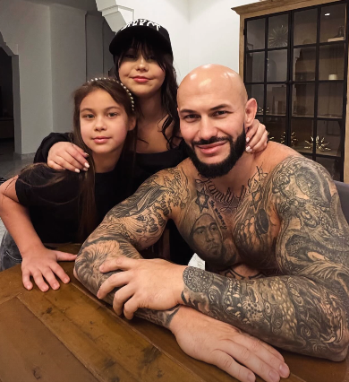    Джиган с дочерьми в ДубаеСоцсети Джигана