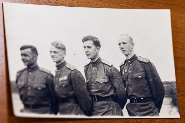 Документы из архива героя-летчика из Тверской области передали в Музей Победы