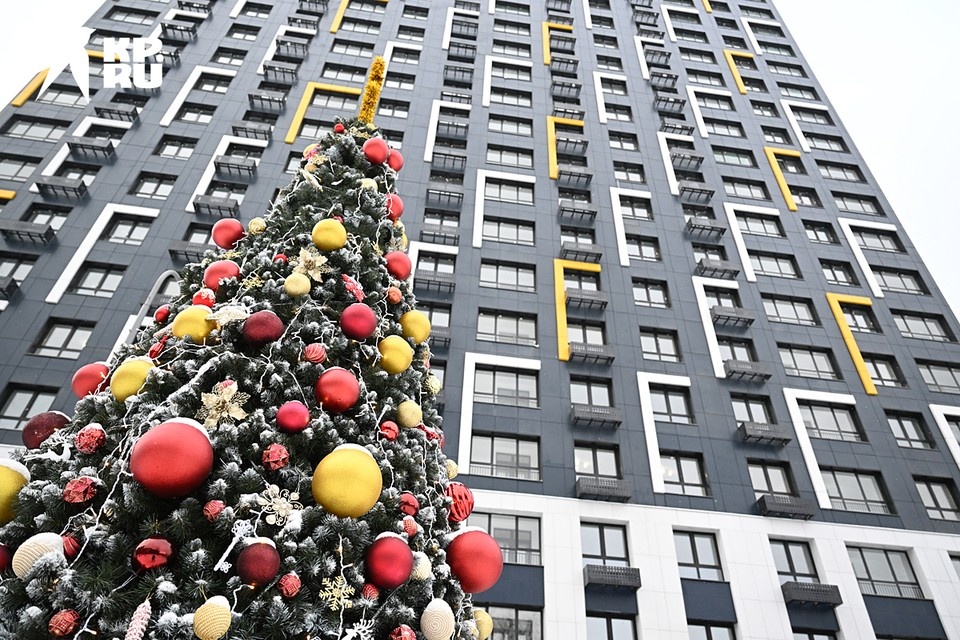    С января 2026 года дольщики, которые заждались своего жилья, вновь могут требовать с застройщиков неустойку. Михаил ФРОЛОВ