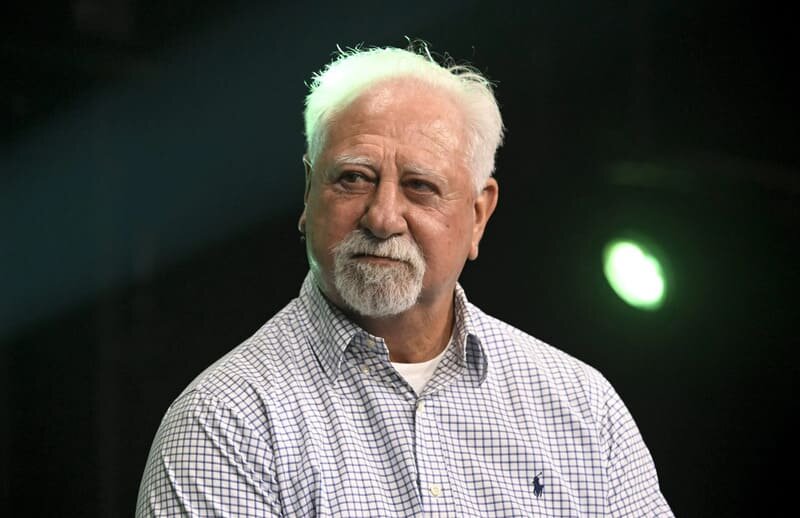 Крис А. Малаховски (родился в 1959 году) — американский инженер-электрик, один из соучредителей технологической компании Nvidia.