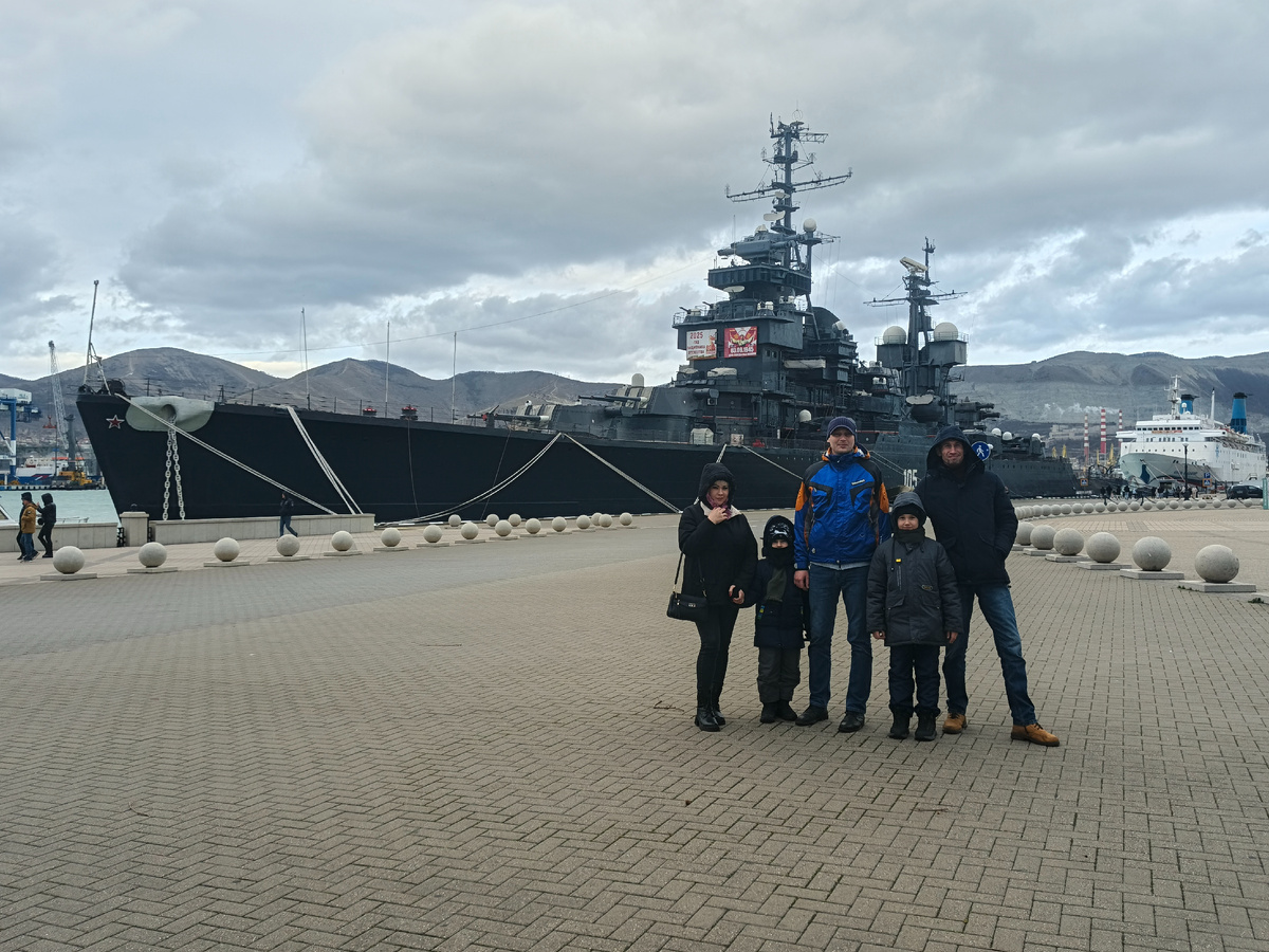 Саша и наши друзья. Игорь Сашу познакомил со мной)