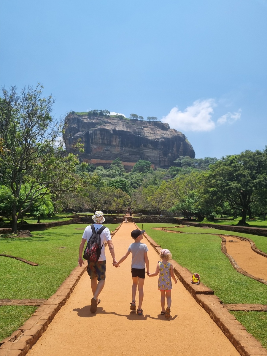 Плато Сигирия, она же "Львиная скала"