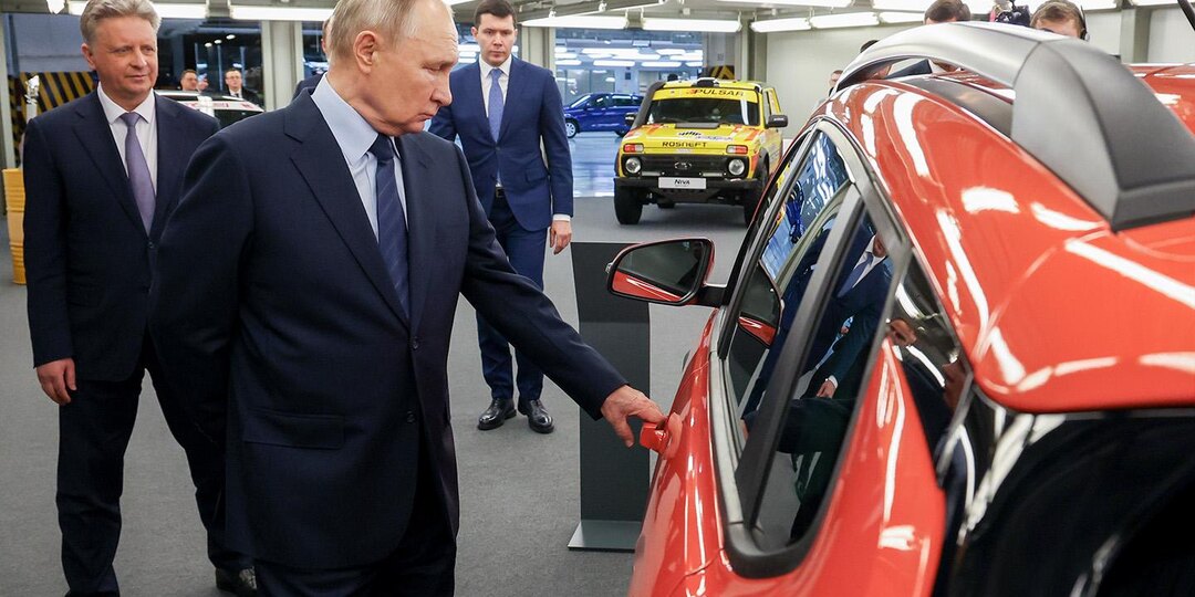 «Тащить за уши». 5 громких заявлений властей об автопроме в 2025 году