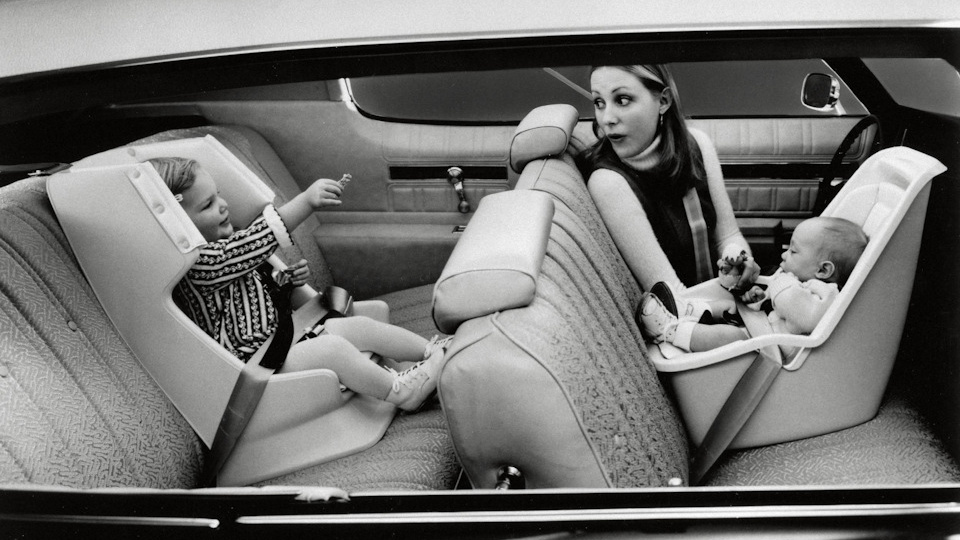 СИДЕНЬЯ ЛЮБВИ / Опция, которая помогла обезопасить маленьких пассажиров в 1960-х