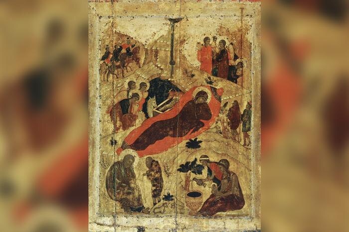 История праздника Рождества корнями уходит в прошлое. Богословские традиции стали формироваться чуть позже. Фото © «Рождество Христово». Икона из праздничного чина иконостаса Благовещенского собора Московского Кремля / Wikipedia / Андрей Рублёв