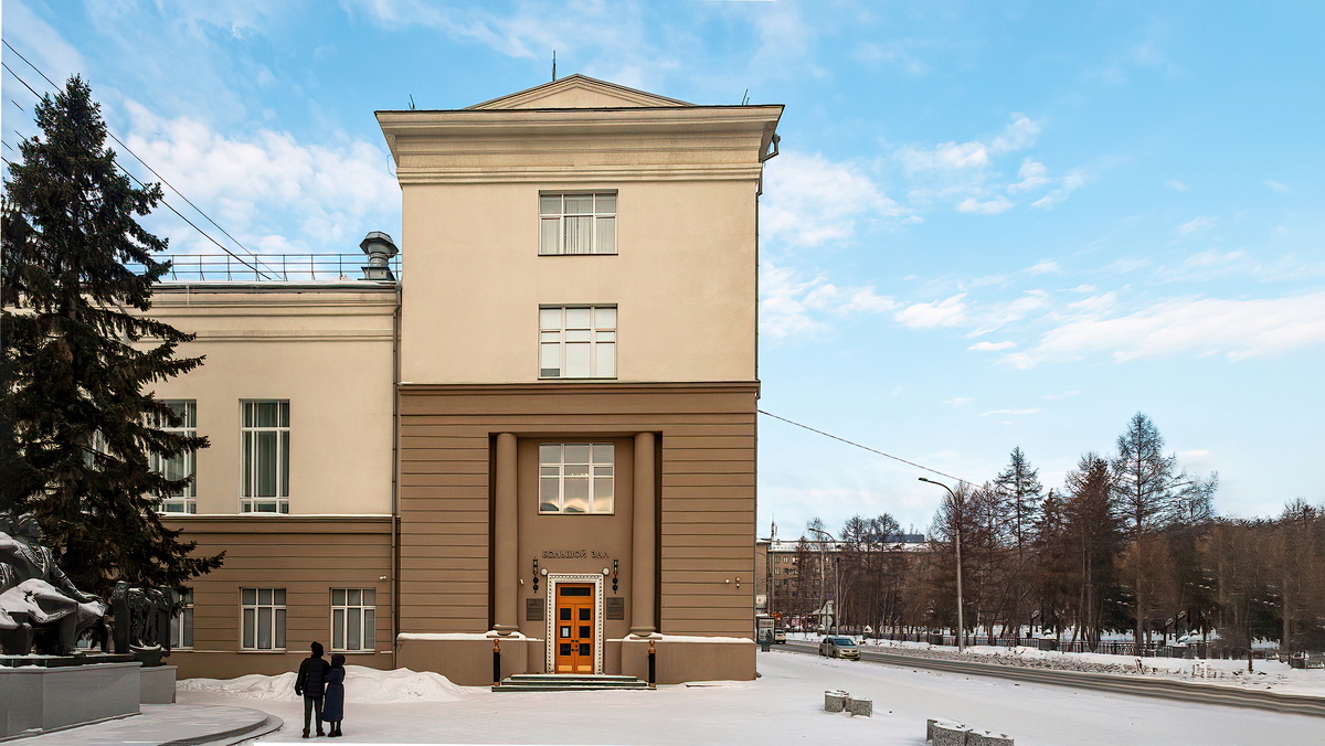 Новосибирская государственная консерватория имени М. И. Глинки по  ул. Советская, 31. Новосибирск. Фотография - www.openmainphoto.ru