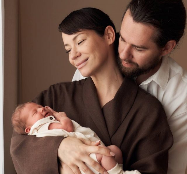    Ида Галич и Олег Ледвич с дочерью. Фото: социальные сети