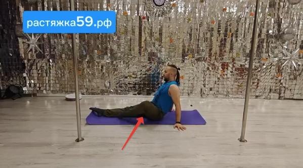 Вариант упражнения для тазобедренных суставов в домашних условиях сидя на полу