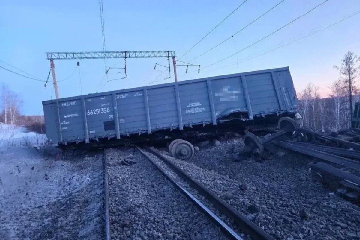    В Амурской области задержались девять поездов после схода грузовых вагонов