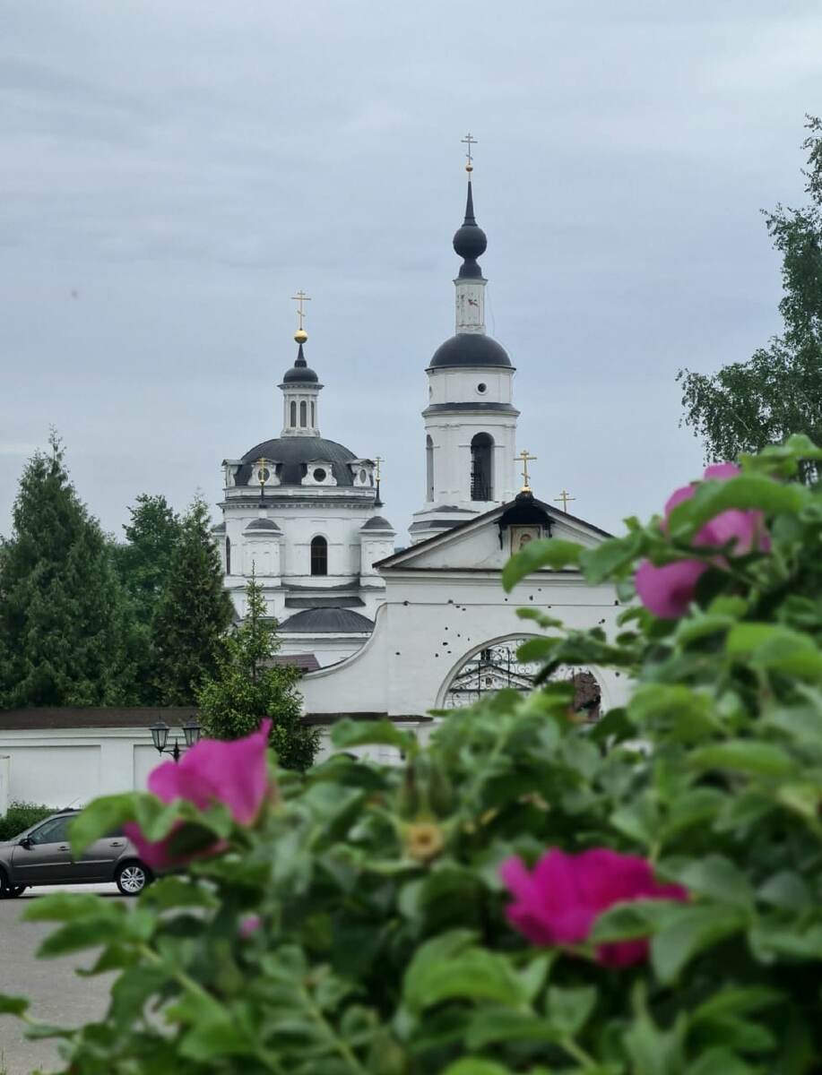 Заехали взглянуть на Свято-Никольский Черноостровский монастырь в Малоярославце